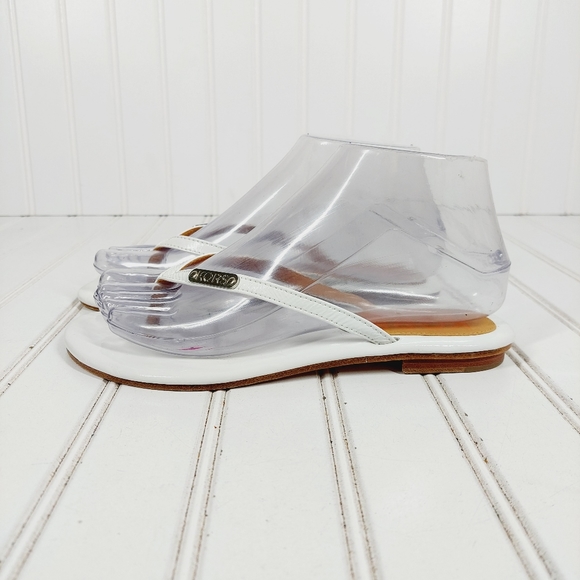 Michael Kors White Slip On Thong Hardware Detail Summer Flat Sandals B436 - Picture 1 of 11